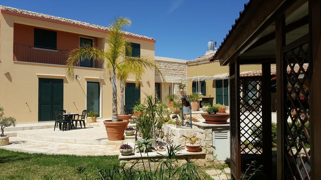 Alla Corte Di Nonna Maria Pozzallo Exterior foto