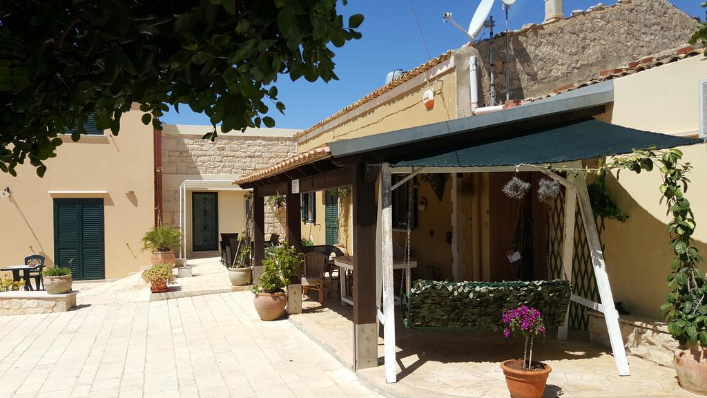 Alla Corte Di Nonna Maria Pozzallo Exterior foto
